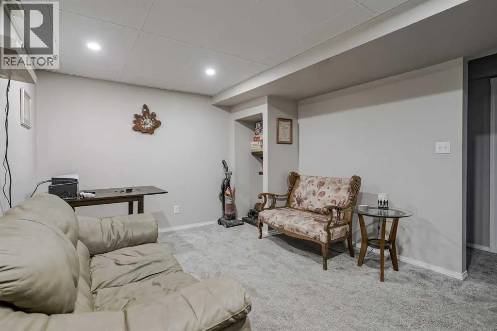 7, 102 Canoe Square SW