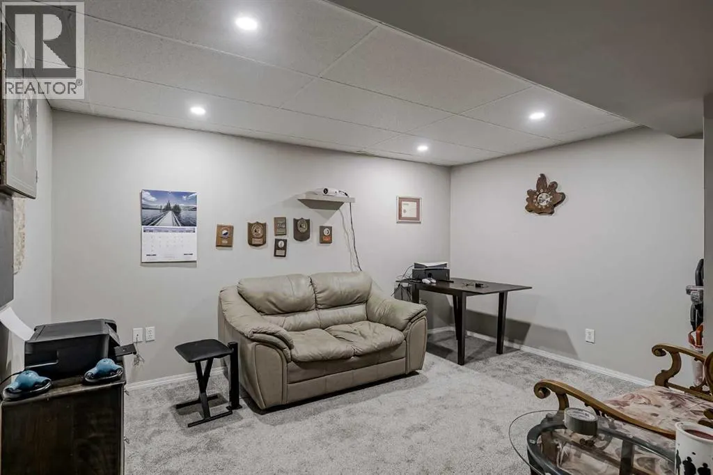 7, 102 Canoe Square SW