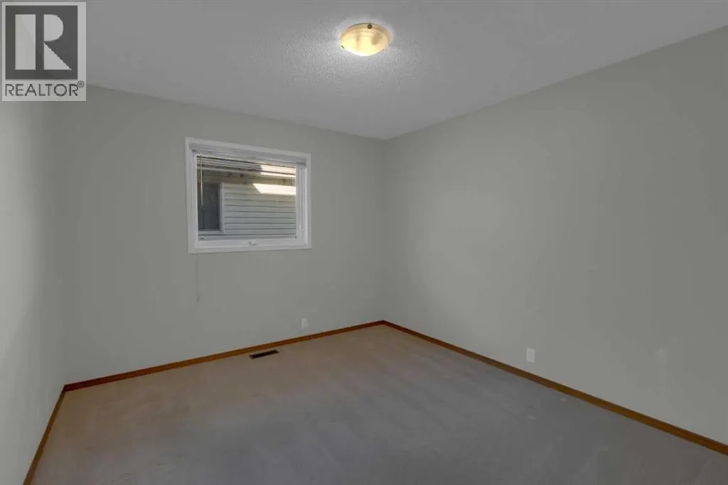 102 Edgebrook Heights NW