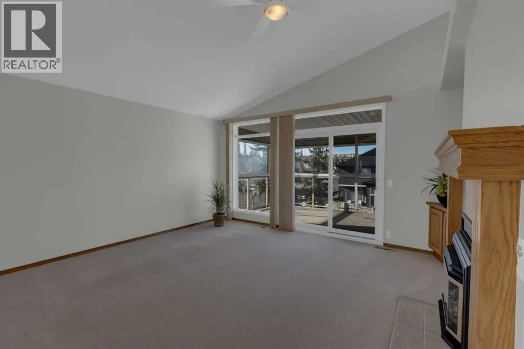 102 Edgebrook Heights NW