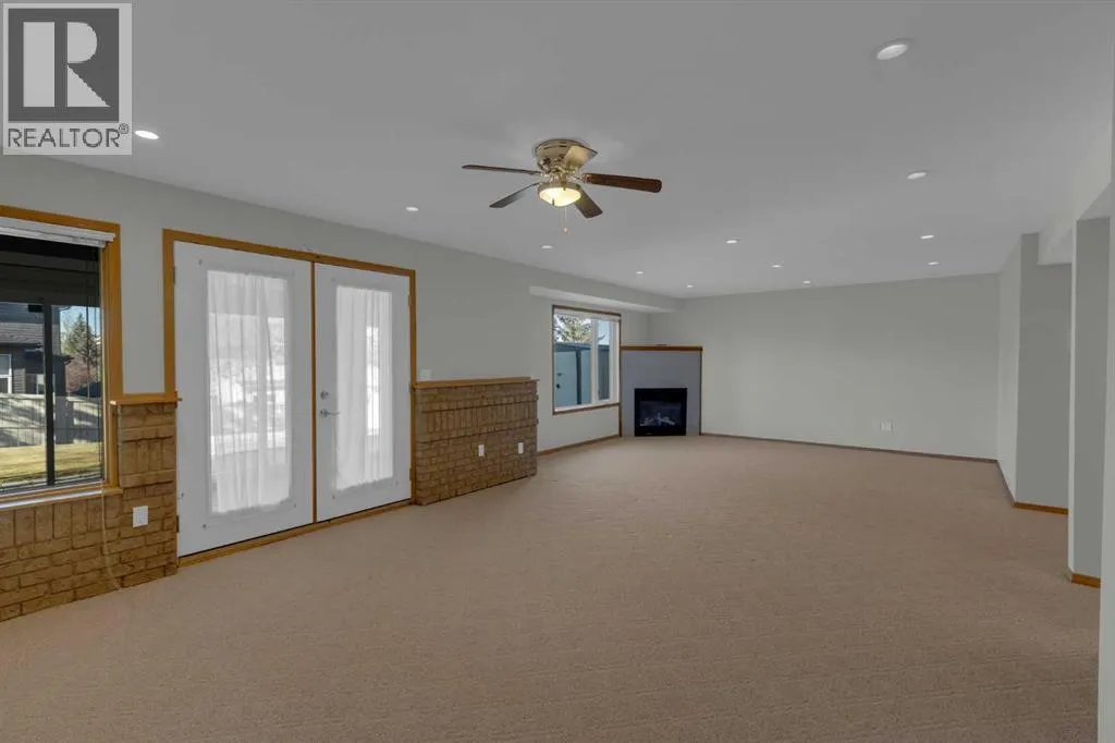 102 Edgebrook Heights NW