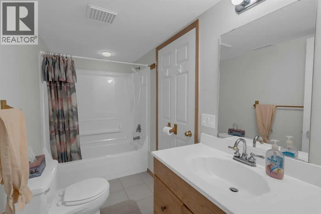 102 Edgebrook Heights NW