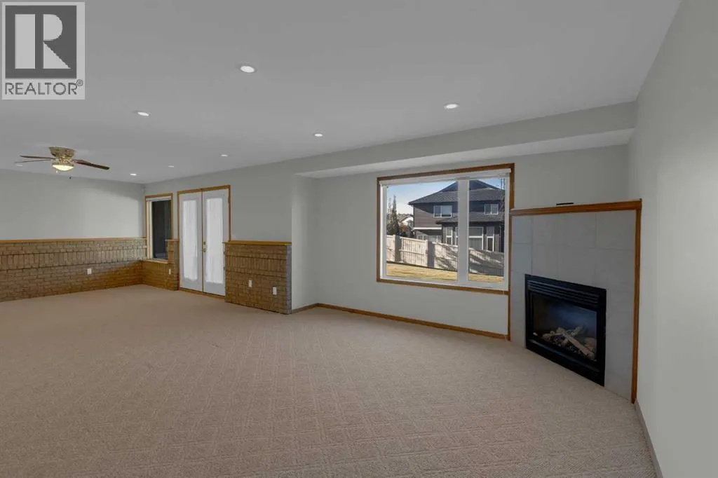 102 Edgebrook Heights NW