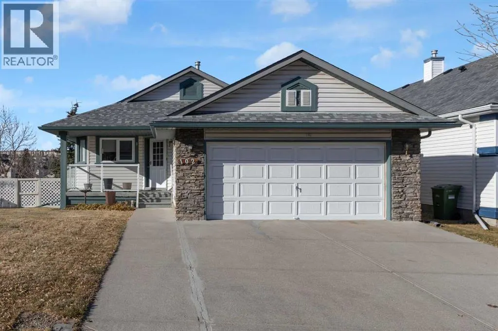 102 Edgebrook Heights NW