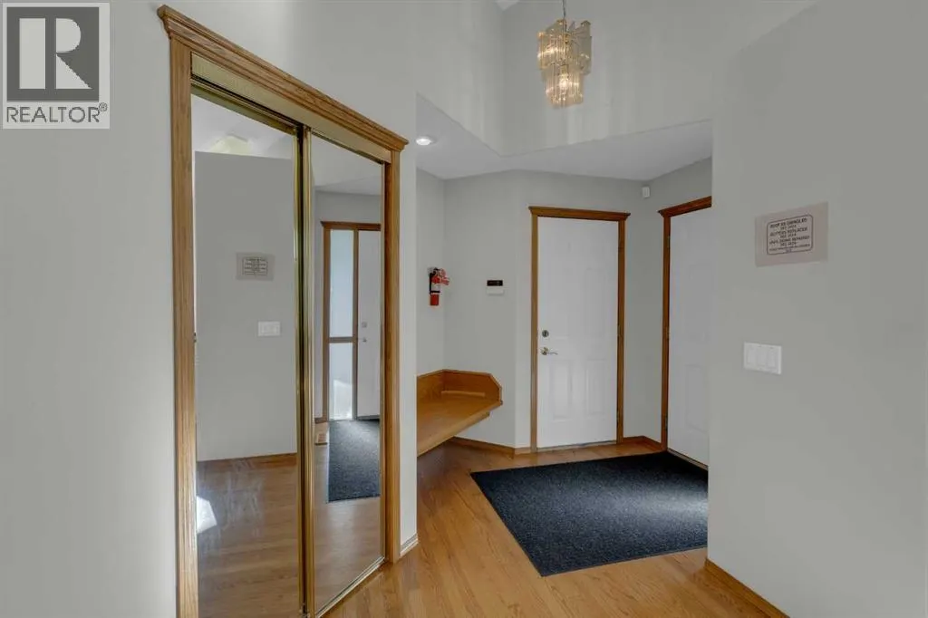 102 Edgebrook Heights NW