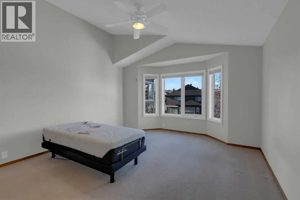 102 Edgebrook Heights NW