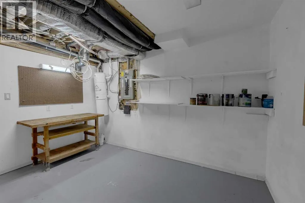 102 Edgebrook Heights NW