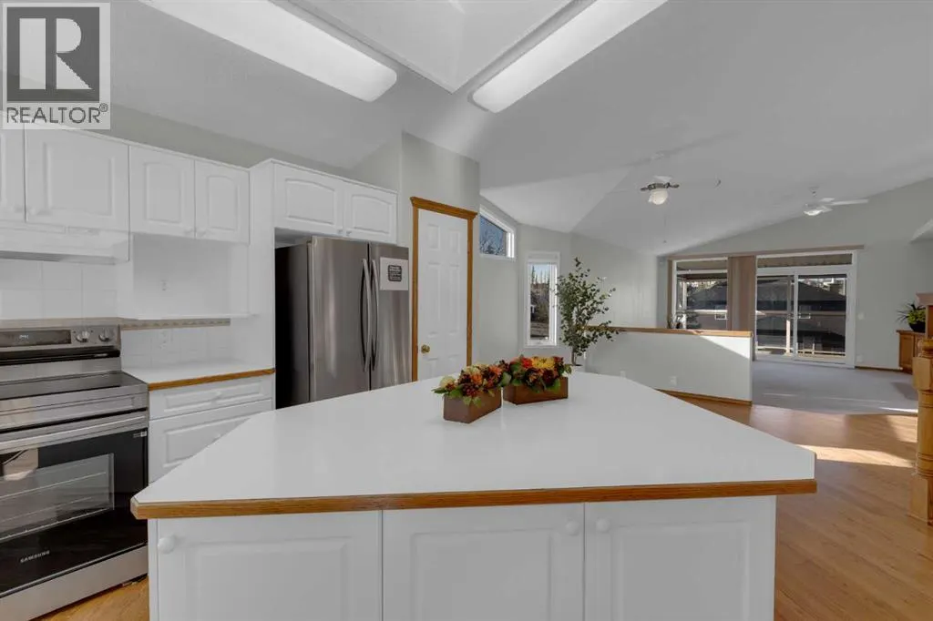 102 Edgebrook Heights NW