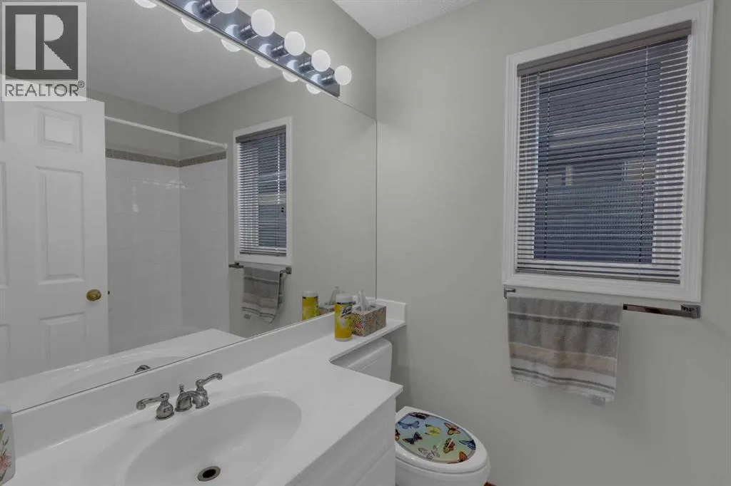 102 Edgebrook Heights NW