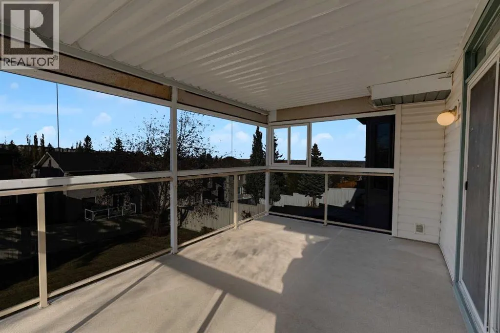 102 Edgebrook Heights NW