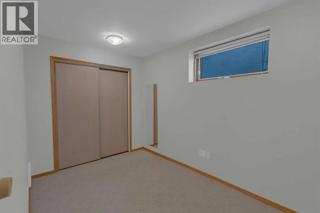 102 Edgebrook Heights NW