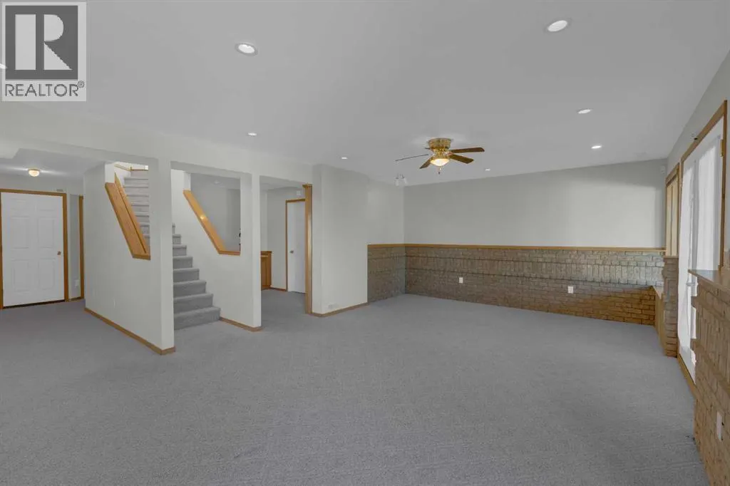 102 Edgebrook Heights NW