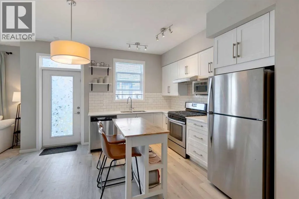 202, 110 Redstone  NE