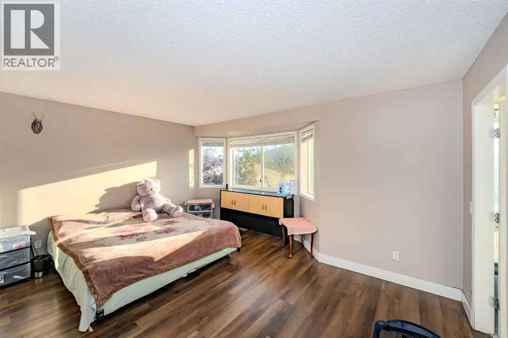 4 Del Ray Crescent NE