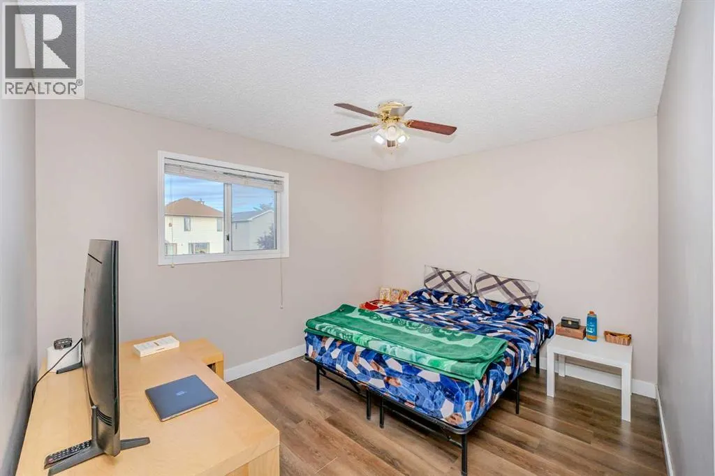 4 Del Ray Crescent NE