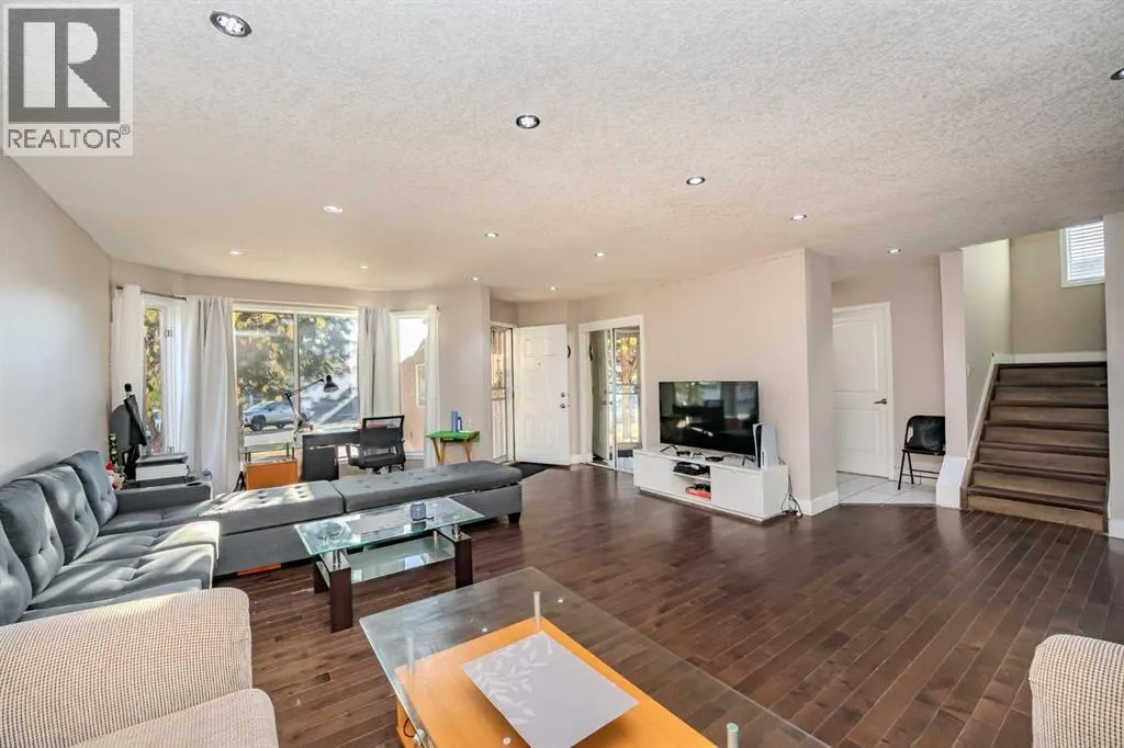 4 Del Ray Crescent NE
