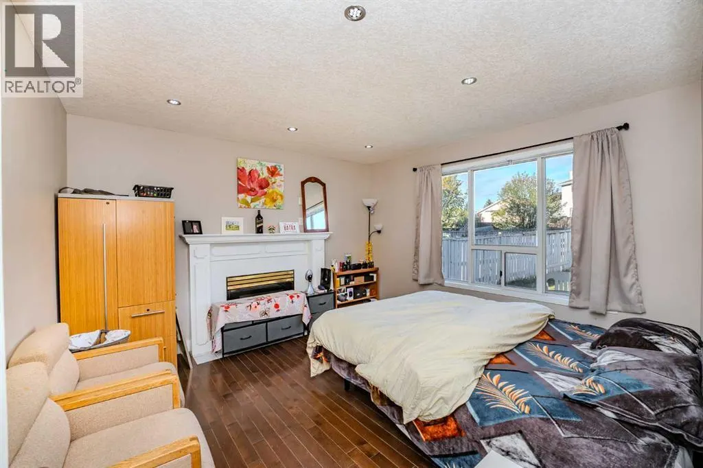 4 Del Ray Crescent NE