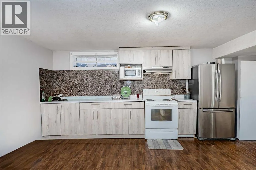 4 Del Ray Crescent NE