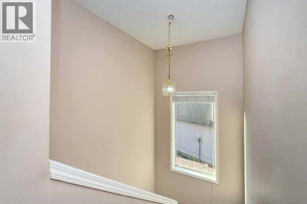 4 Del Ray Crescent NE
