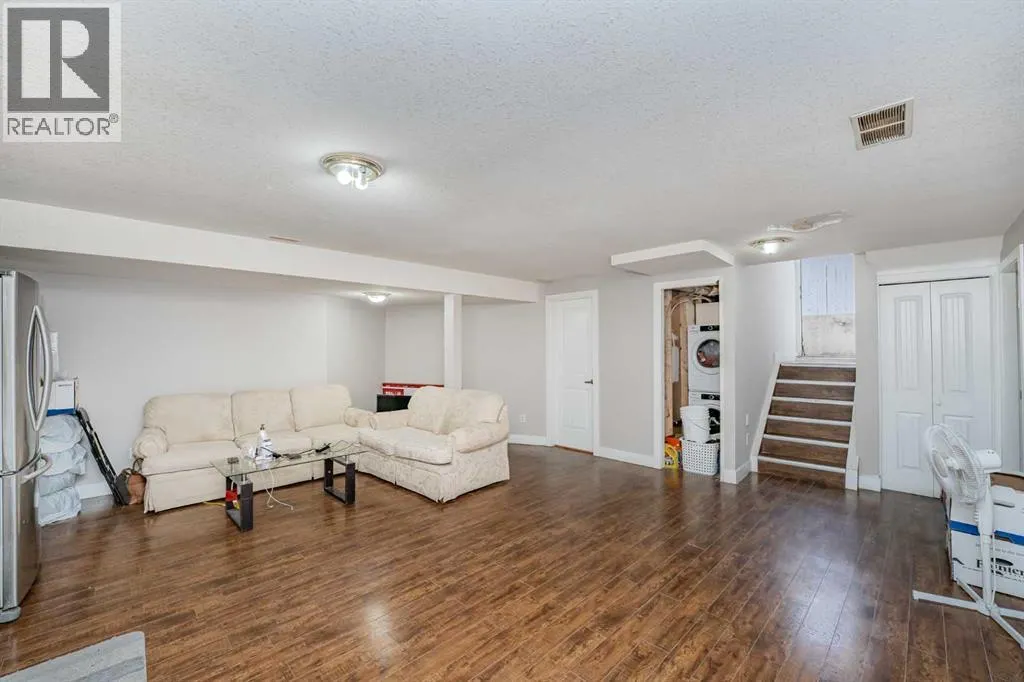 4 Del Ray Crescent NE
