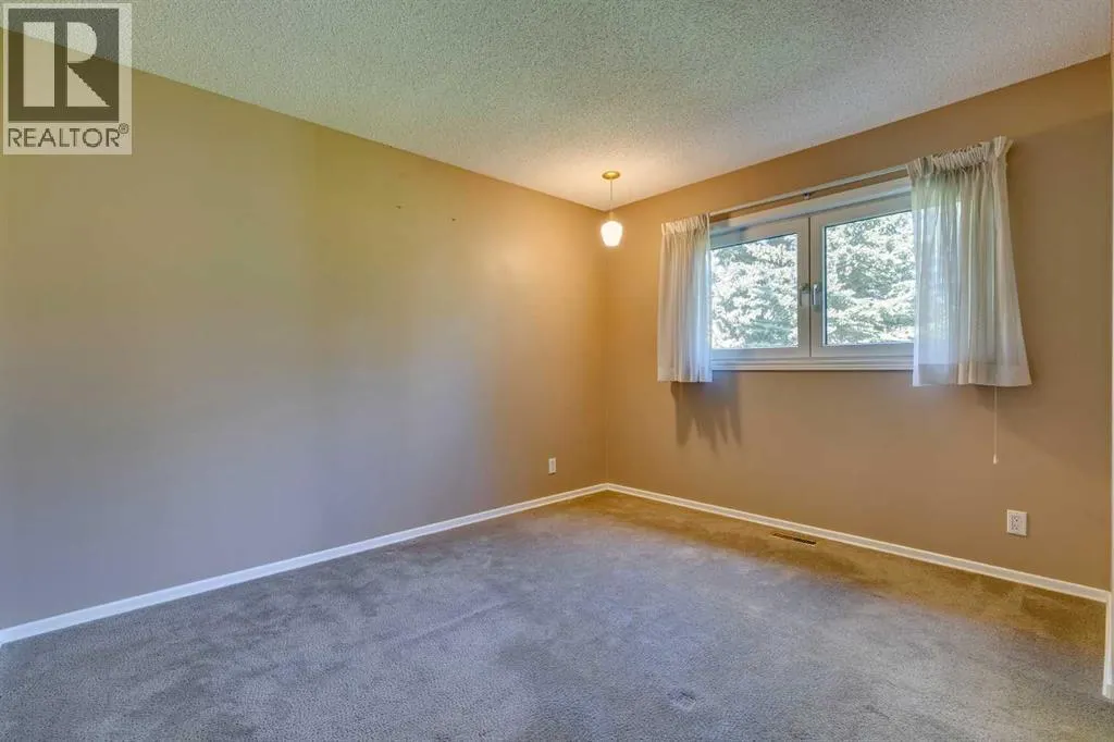 1257 Varsity Estates Road NW