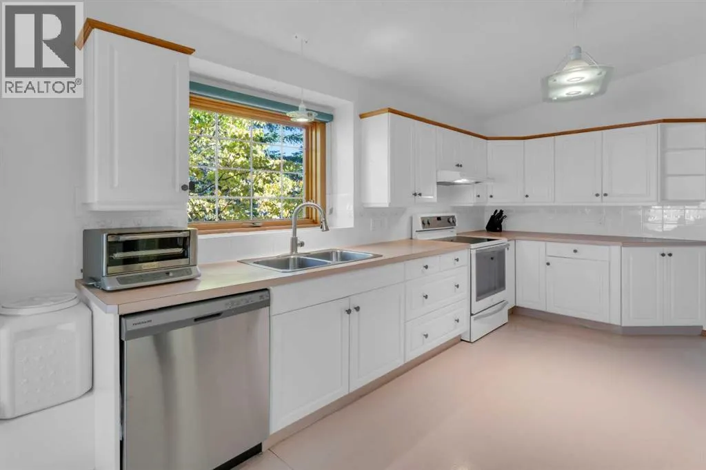 4 Christie Gardens SW