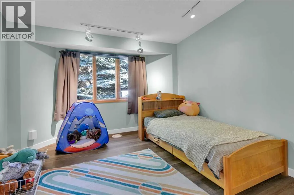4 Christie Gardens SW