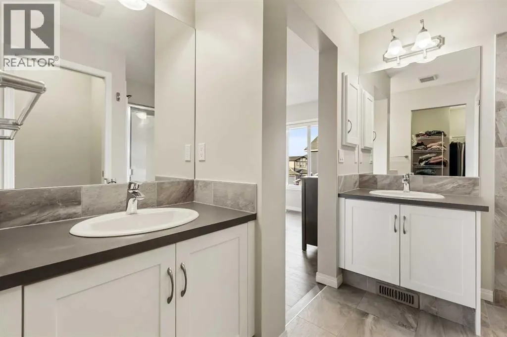 76 Legacy Glen Row SE