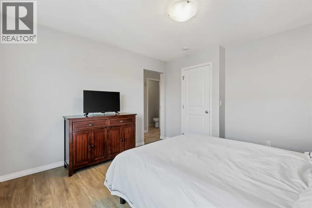 76 Legacy Glen Row SE