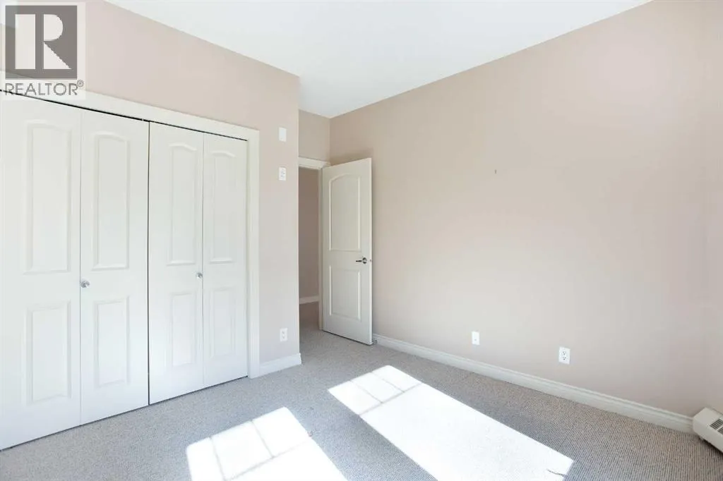 217, 60 Royal Oak Plaza NW