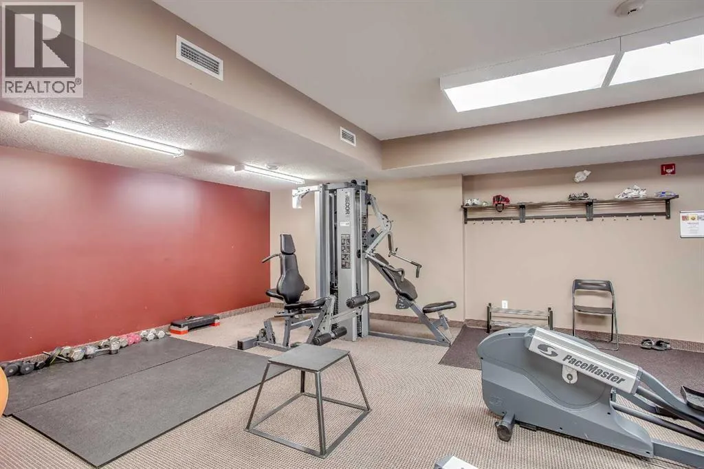 217, 60 Royal Oak Plaza NW