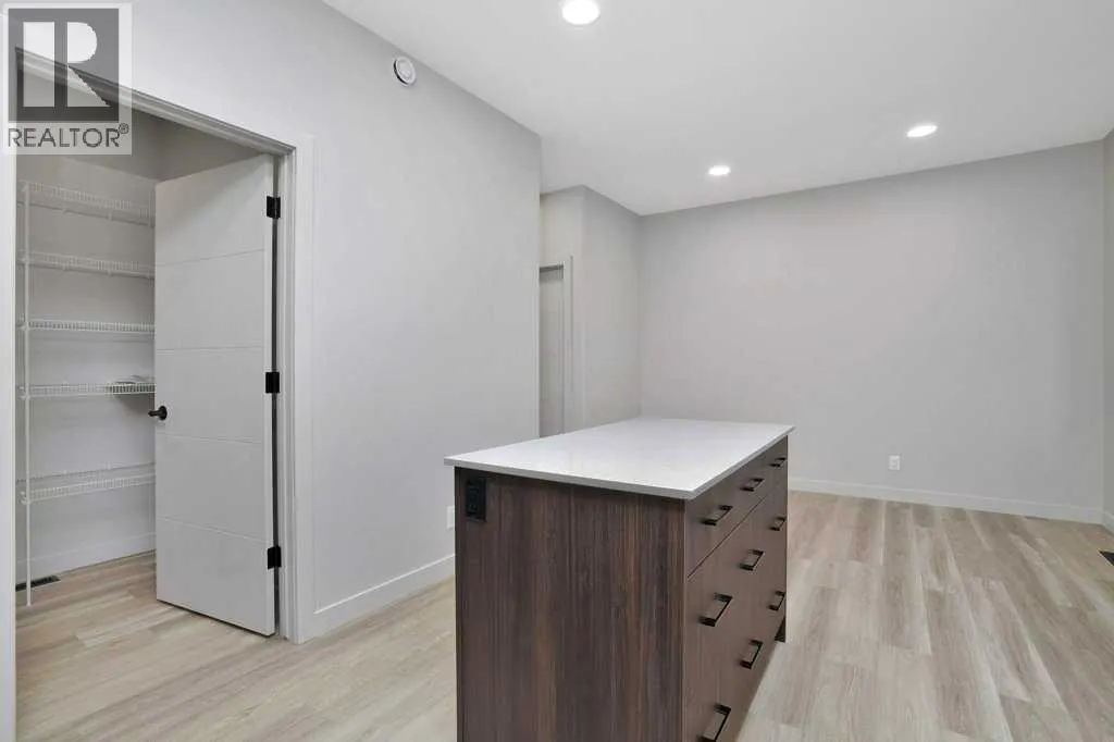 122 Gray Close