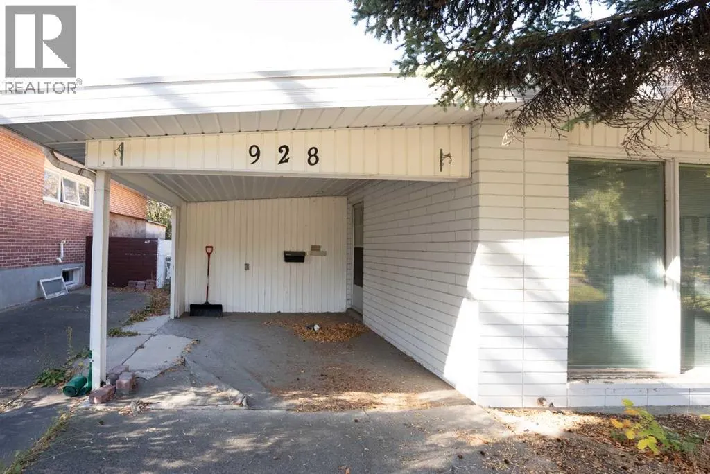 928 Mayor Magrath Drive S