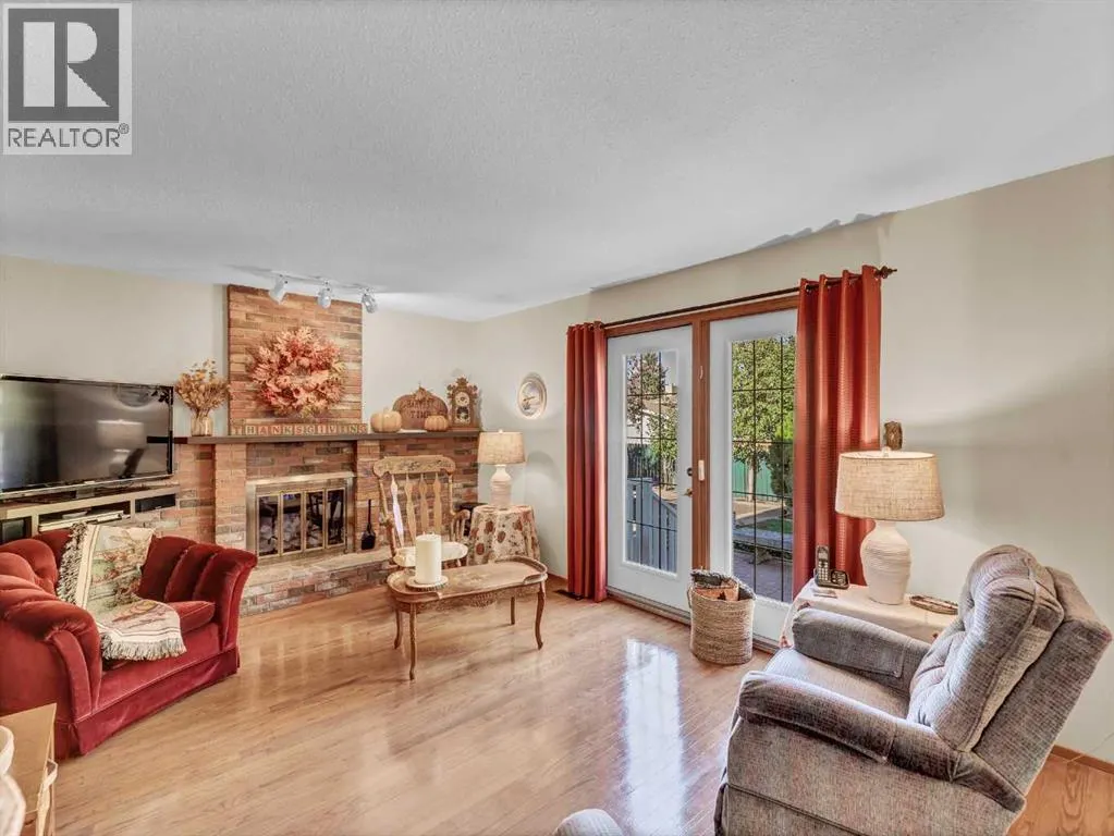 26 Ross Glen Green SE