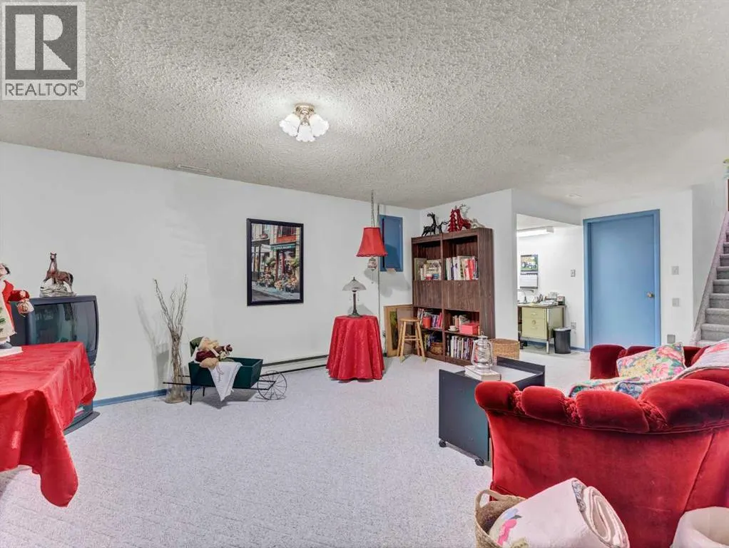 26 Ross Glen Green SE