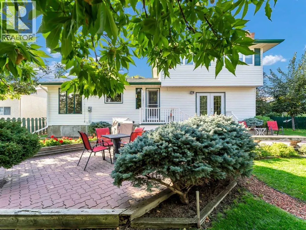 26 Ross Glen Green SE