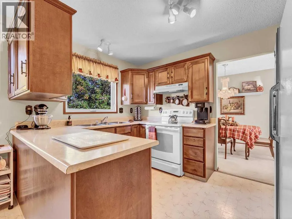 26 Ross Glen Green SE