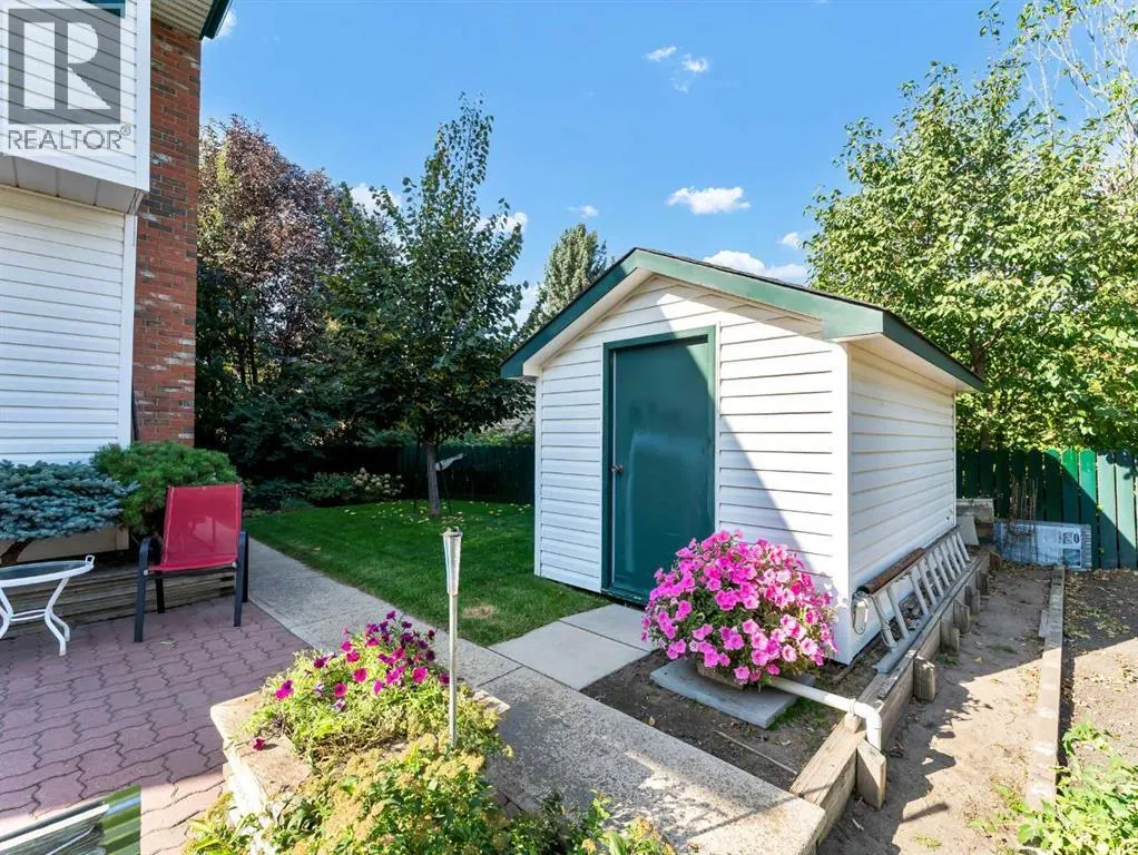 26 Ross Glen Green SE