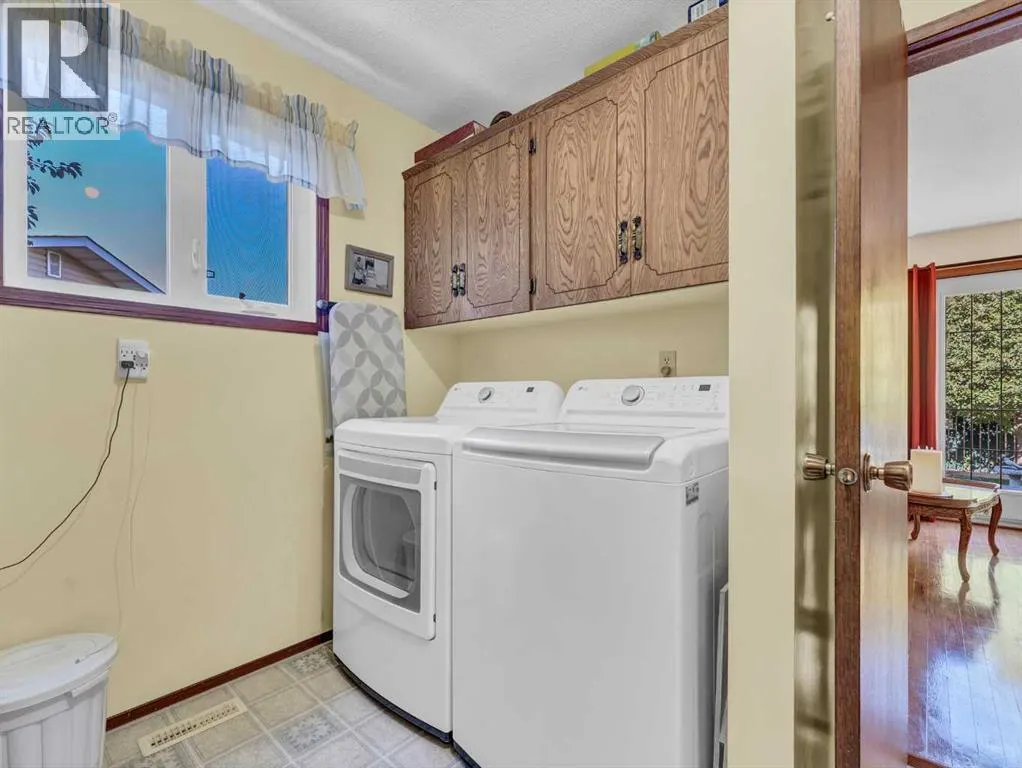 26 Ross Glen Green SE
