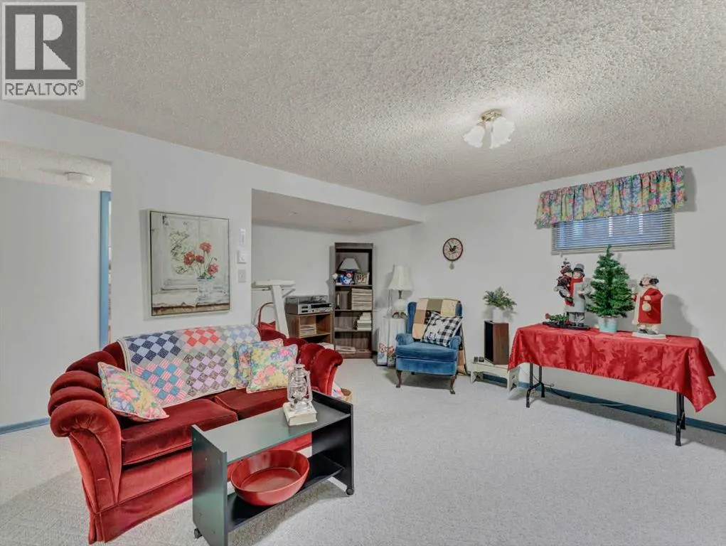 26 Ross Glen Green SE