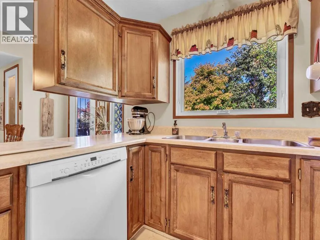 26 Ross Glen Green SE