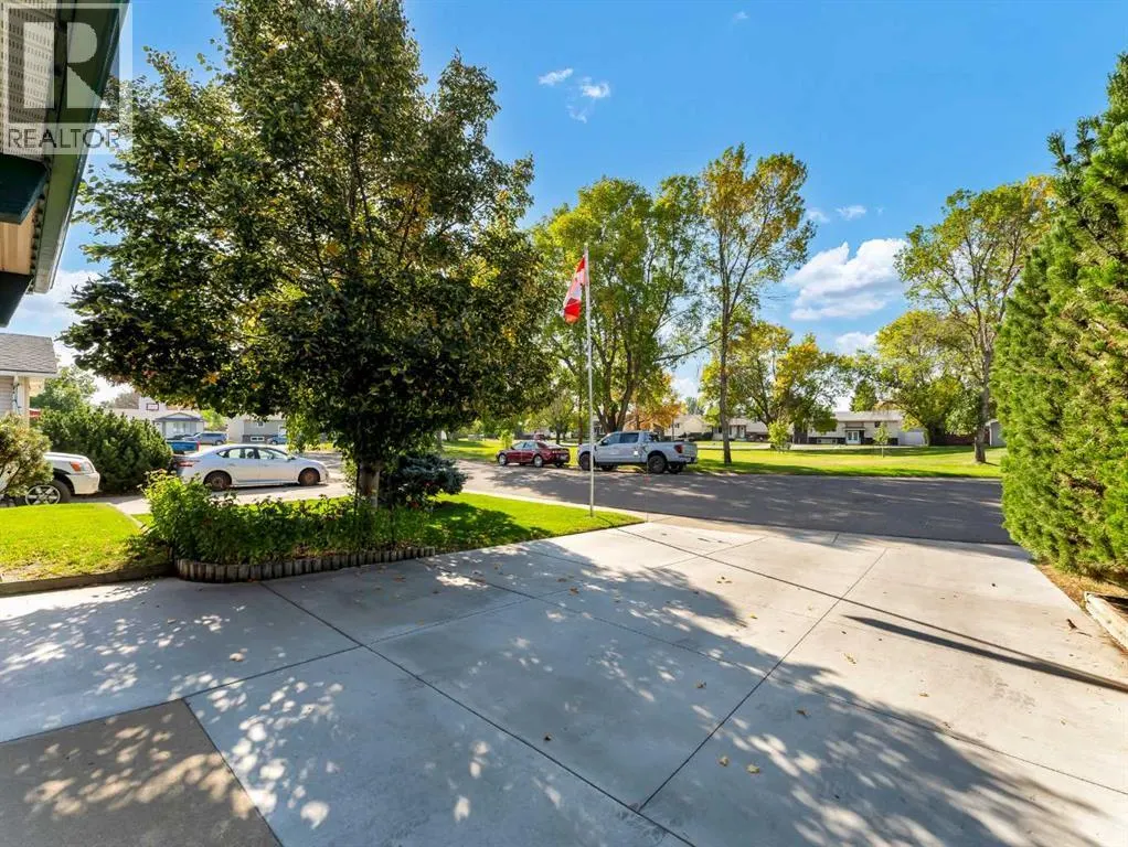 26 Ross Glen Green SE