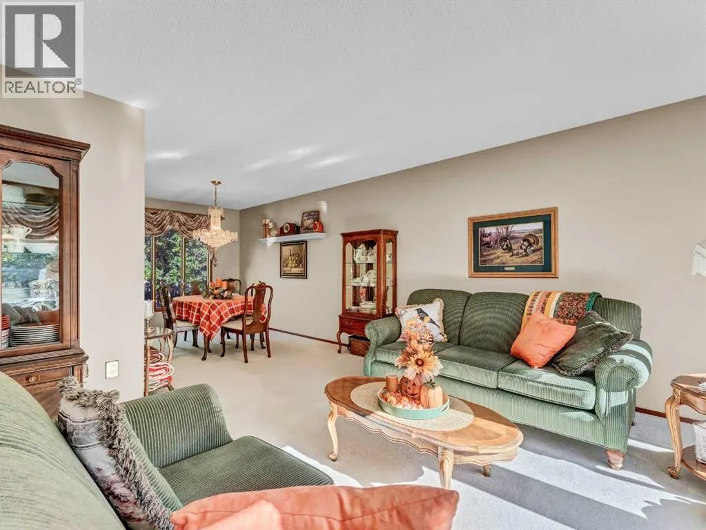 26 Ross Glen Green SE