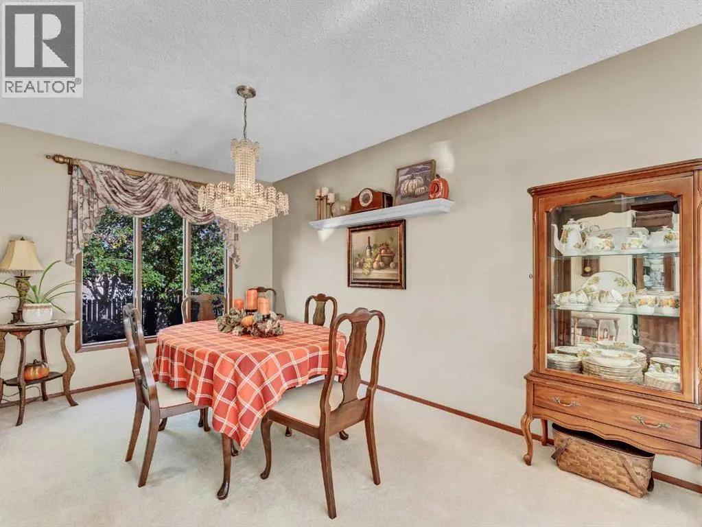 26 Ross Glen Green SE