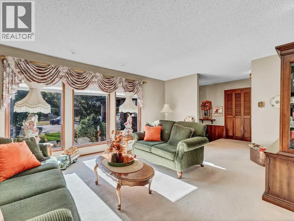 26 Ross Glen Green SE