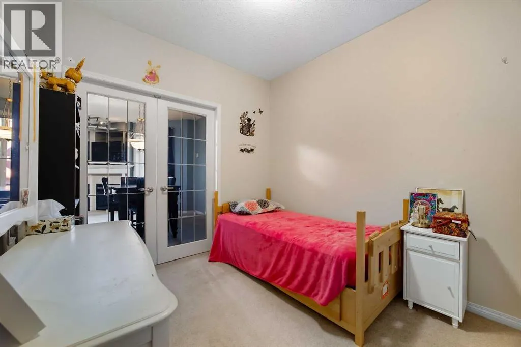 1320, 1320 Lake Fraser Green SE