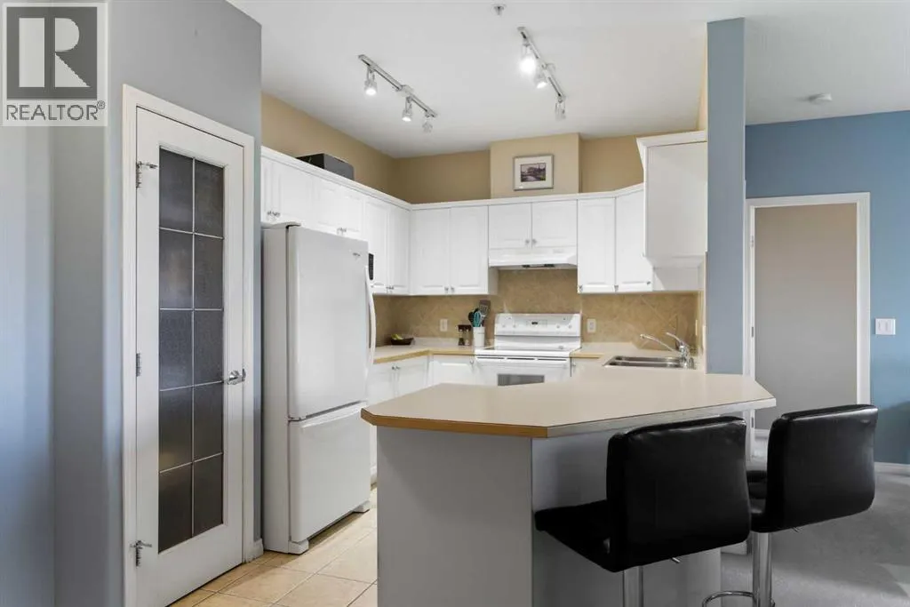 1320, 1320 Lake Fraser Green SE