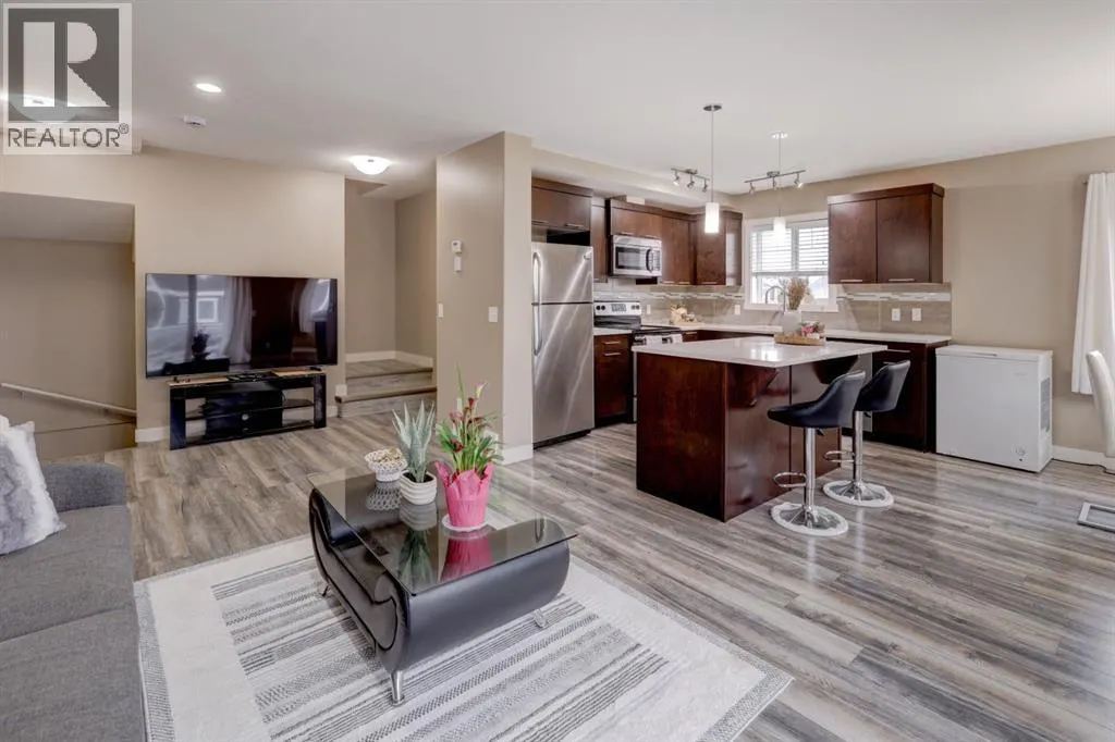 210 Skyview Ranch Grove NE