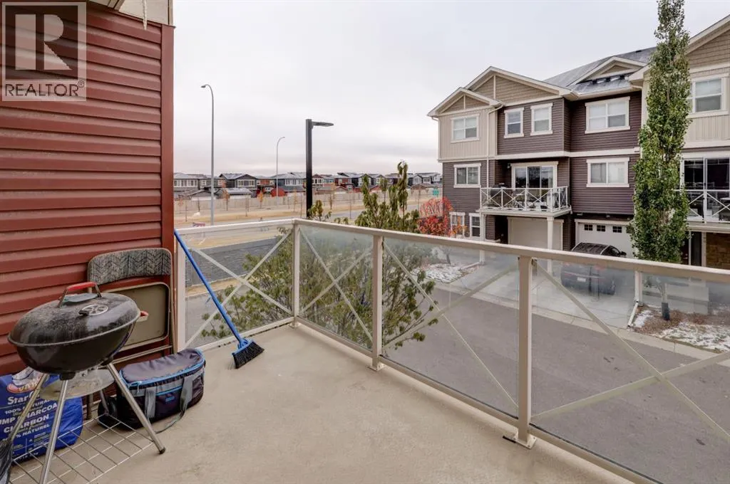 210 Skyview Ranch Grove NE