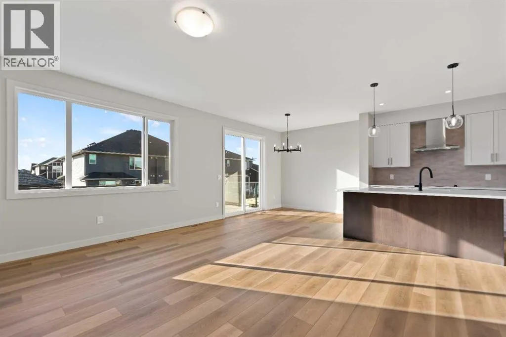86 Emerson Crescent
